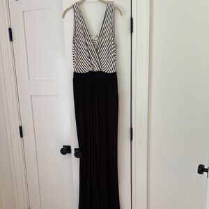 Kaileigh Black and White V-Neck Sleeveless Jumpsuit